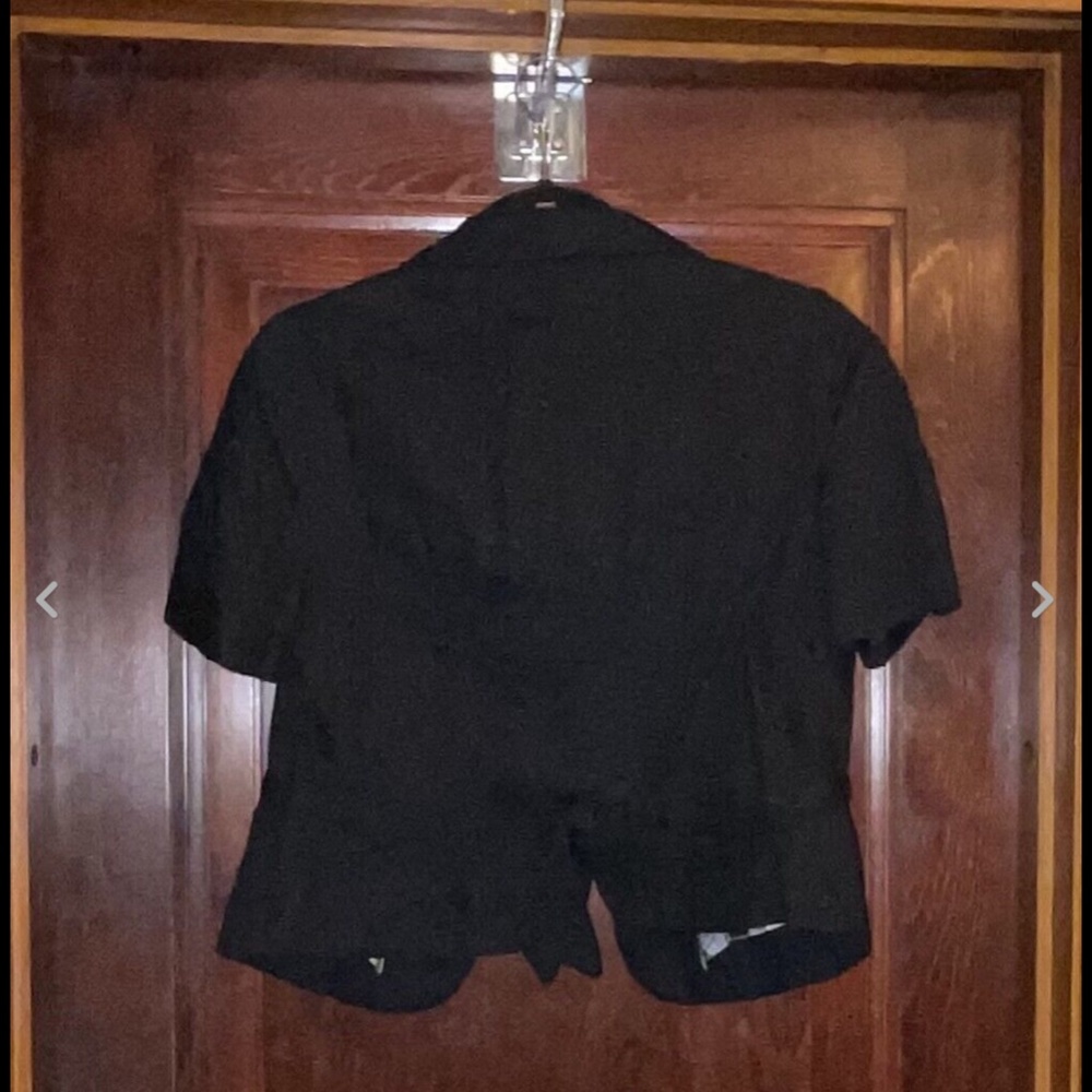 Elevenses/Anthropologie Short Sleeve Black Jacket. Size 6 - Picture 3 of 5